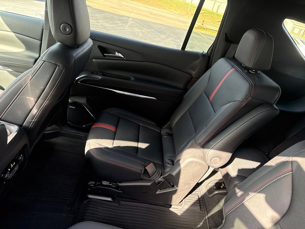 Used 2026 Chevrolet Traverse RS w/ LPO, Floor Liner Package AWD/4WD image 29