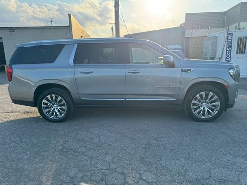 Used 2023 GMC Yukon XL Denali AWD/4WD image 4