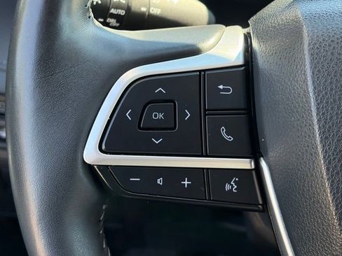 Used 2023 Toyota Highlander Limited image 22