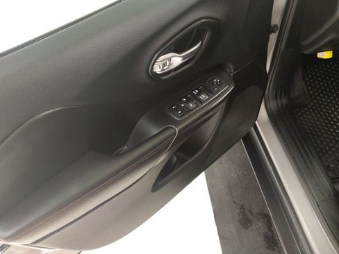Used 2019 Jeep Cherokee Trailhawk w/ Cold Weather Group AWD/4WD image 27