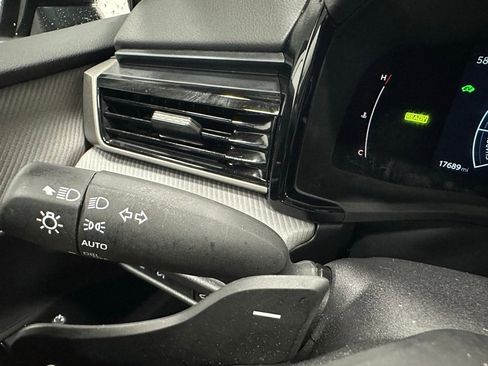 Used 2025 Toyota Camry SE image 21