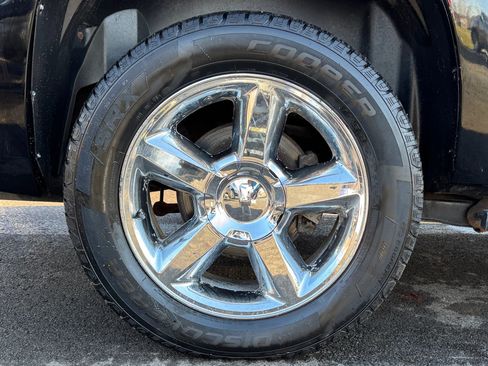 Used 2013 Chevrolet Avalanche LTZ image 11