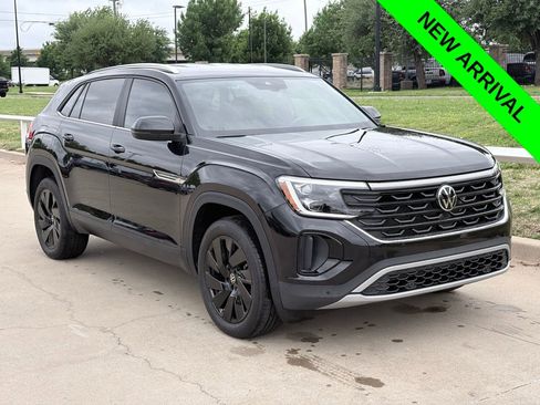 Used 2025 Volkswagen Atlas Cross Sport SE image 1