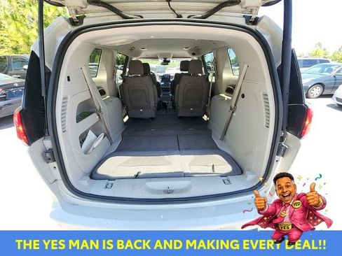 Used 2019 Chrysler Pacifica Touring Plus w/ Advanced Safetytec Group FWD image 24