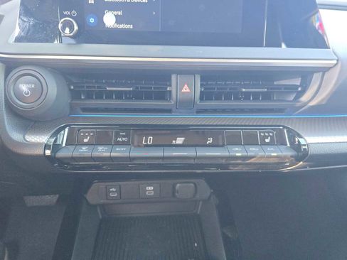 Used 2025 Toyota Prius XLE FWD image 32