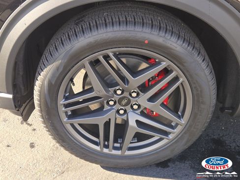 New 2026 Ford Explorer ST-Line w/ ST-Line Street Pack image 5