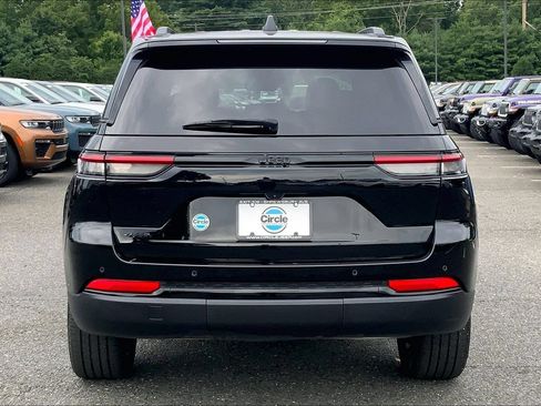 Certified 2025 Jeep Grand Cherokee Altitude AWD/4WD image 4