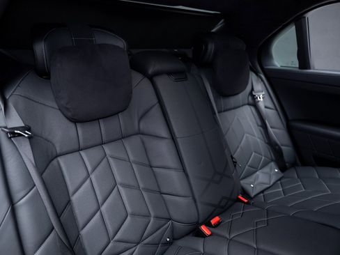 Used 2023 BMW i7 xDrive60 w/ Executive Package 2 image 63