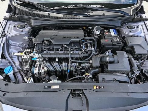 Certified 2025 Hyundai Elantra SEL image 28