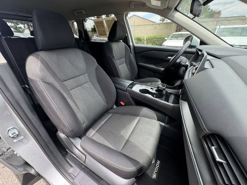 Used 2025 Nissan Rogue SV FWD image 38