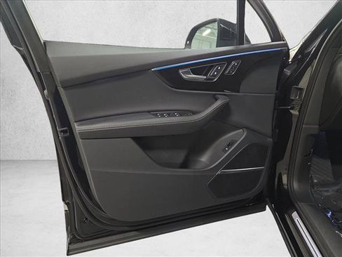 Used 2025 Audi Q7 3.0T Premium Plus image 28