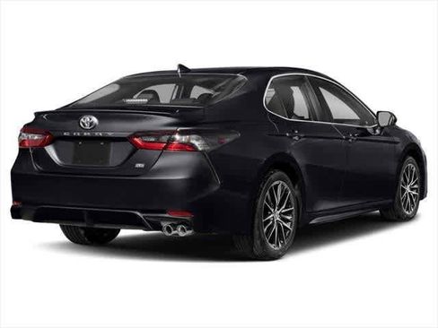 Used 2021 Toyota Camry SE image 2