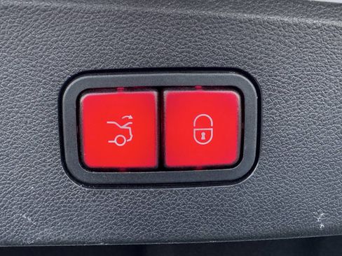 Used 2015 Mercedes-Benz E 350 4MATIC Sedan w/ Premium 1 Package image 17