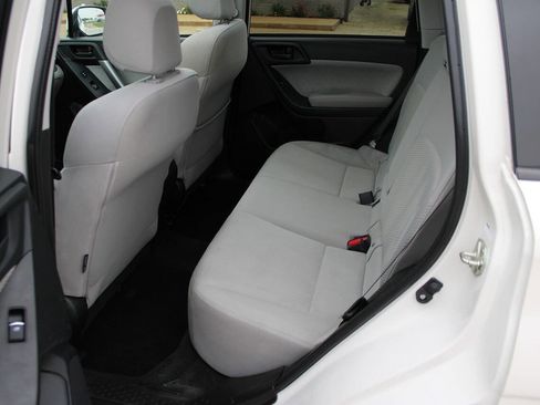 Used 2018 Subaru Forester 2.5i Premium image 9