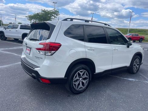 Used 2023 Subaru Forester Premium AWD/4WD image 3