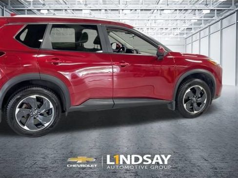 Used 2024 Nissan Rogue SV w/ SV Premium Package AWD/4WD image 2