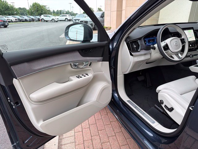 New 2026 Volvo XC90 T8 Ultra w/ Protection Package Premier AWD/4WD image 13