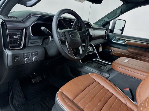 New 2026 GMC Sierra 3500 Denali Ultimate w/ LPO, Black Badging Package image 4