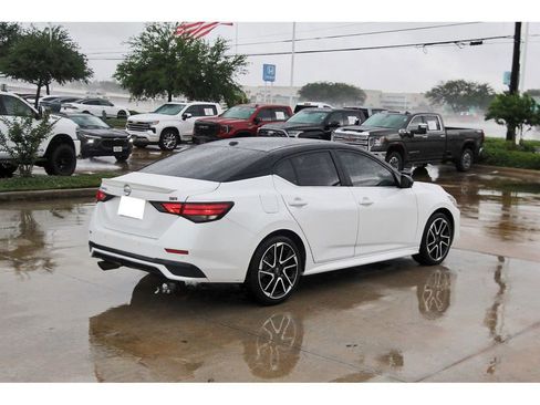 Used 2025 Nissan Sentra SR FWD image 6