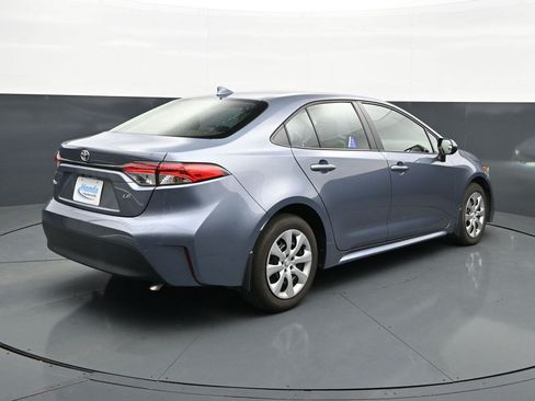 Used 2025 Toyota Corolla LE FWD image 7