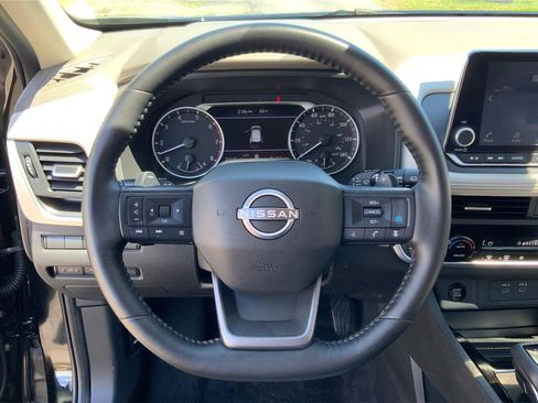 Used 2025 Nissan Rogue SV AWD/4WD image 16