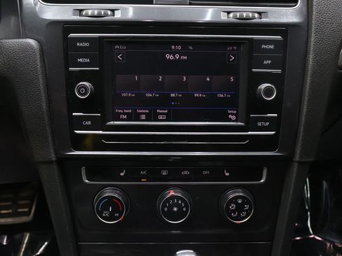 Used 2018 Volkswagen Golf Alltrack S image 20