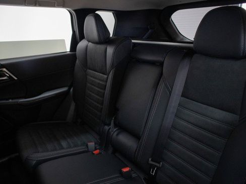 New 2025 Mitsubishi Outlander SE image 20