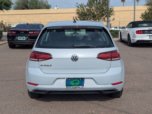Used 2017 Volkswagen e-Golf SE image 5