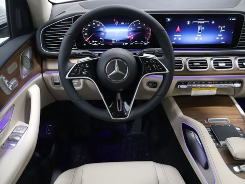 New 2026 Mercedes-Benz GLS 450 4MATIC image 16