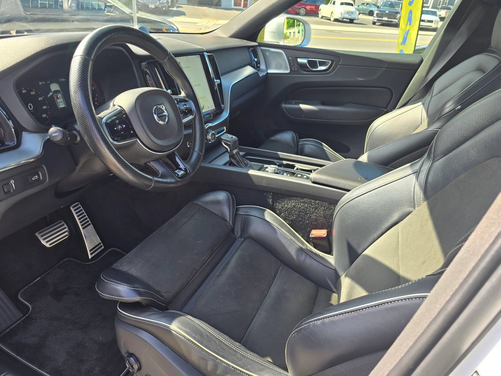 Used 2019 Volvo XC60 T6 R-Design w/ Protection Package Premier AWD/4WD image 11