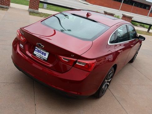 Certified 2018 Chevrolet Malibu LT w/ Leather Package FWD image 5