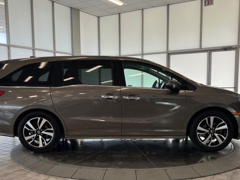 Used 2018 Honda Odyssey Elite image 8