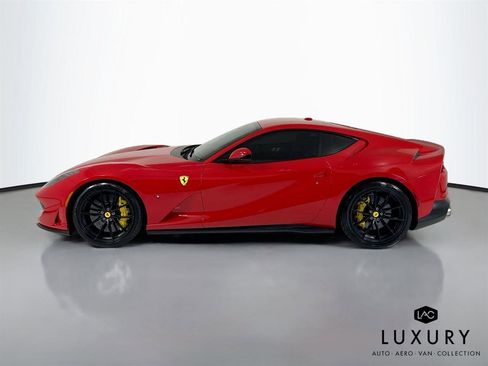 Used 2018 Ferrari 812 Superfast image 9