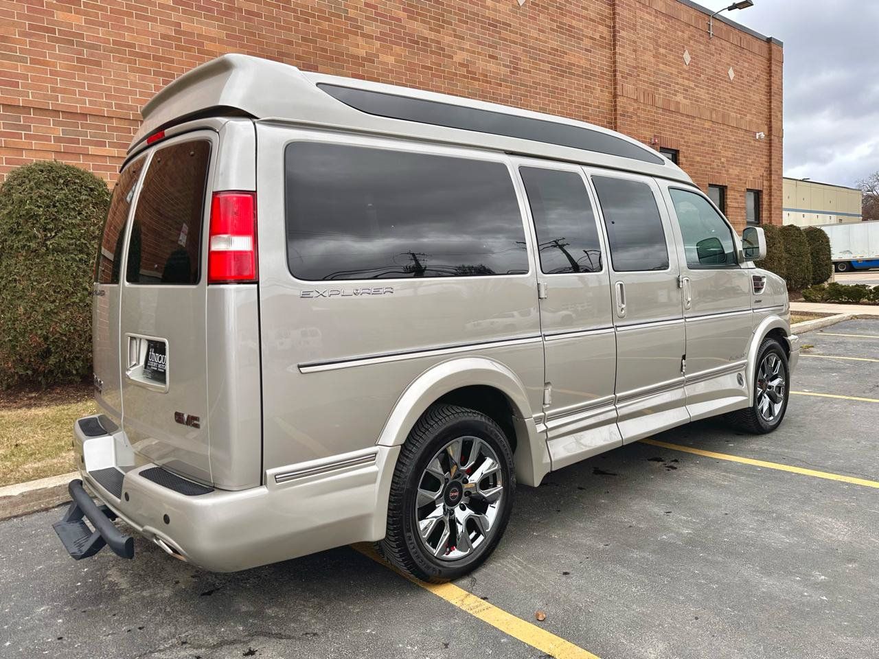 Used 2023 GMC Savana 2500 RWD image 22