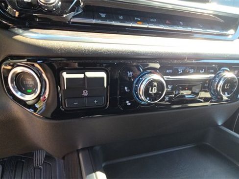 New 2026 GMC Sierra 2500 SLT w/ SLT Convenience Package image 28