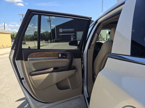 Used 2012 Buick Enclave Premium w/ Trailering Provision Package FWD image 6