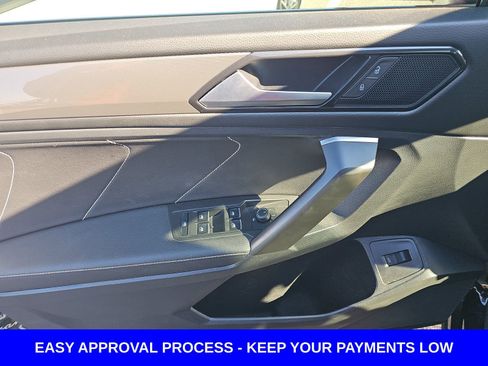 Used 2022 Volkswagen Tiguan SE image 11