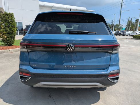 New 2026 Volkswagen Taos SE FWD image 5