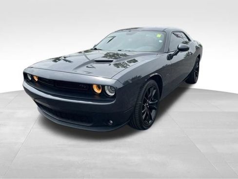Used 2018 Dodge Challenger R/T w/ Driver Convenience Group RWD image 3