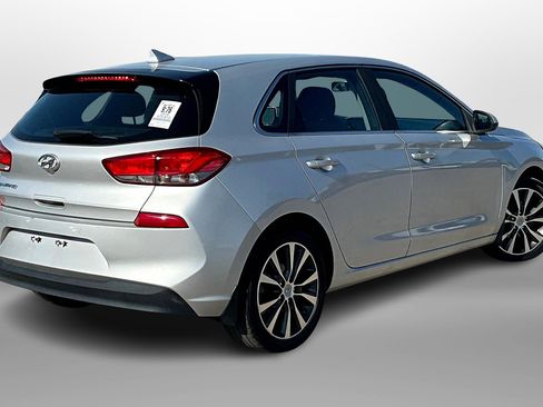 Used 2018 Hyundai Elantra GT image 11