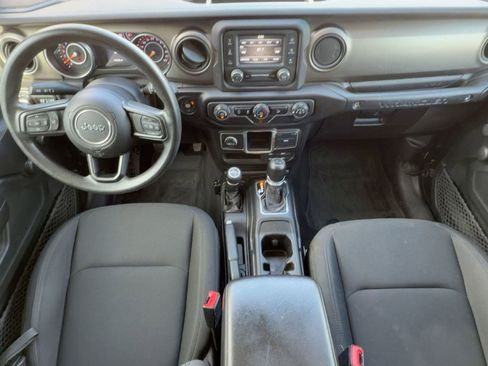 Used 2018 Jeep Wrangler Unlimited Sport image 13