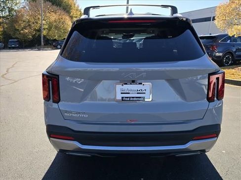 New 2026 Kia Sorento S w/ S Panoramic Sunroof Package image 4