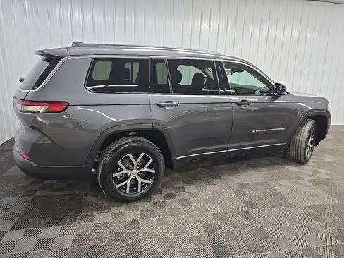 Used 2023 Jeep Grand Cherokee L Limited AWD/4WD image 3
