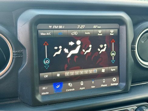 Used 2023 Jeep Wrangler Unlimited Sahara AWD/4WD image 17