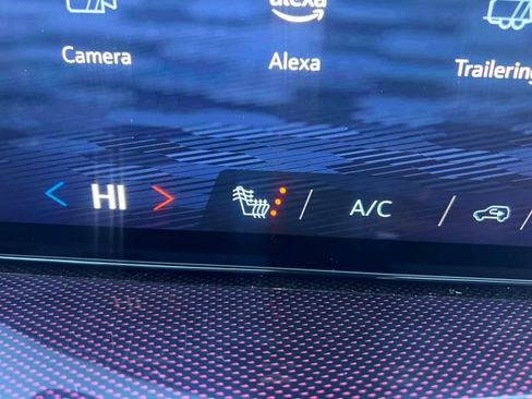 Used 2025 Chevrolet Traverse Z71 w/ Driver Confidence Package image 25