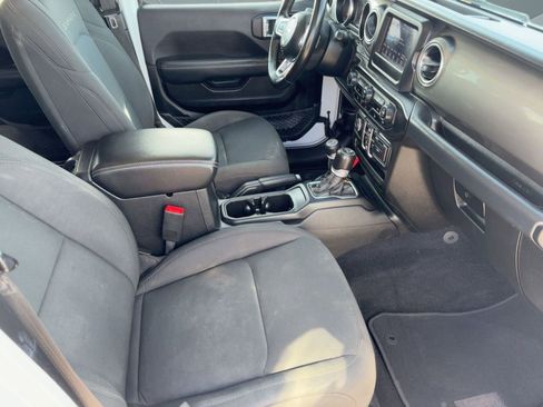 Used 2020 Jeep Wrangler Unlimited Sahara image 28