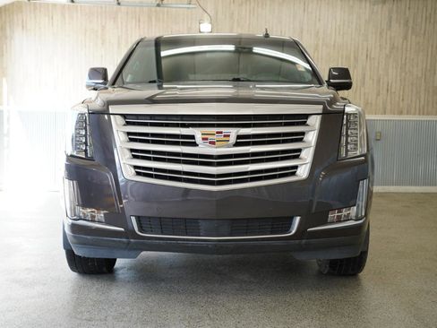 Used 2018 Cadillac Escalade Platinum image 2