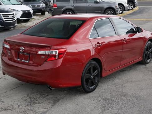 Used 2014 Toyota Camry SE FWD image 14