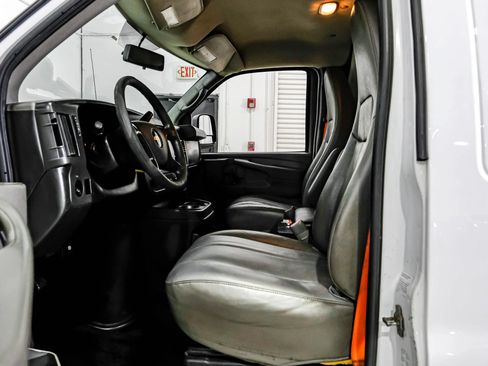 Used 2014 Chevrolet Express 2500 RWD image 21