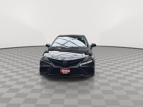 Used 2021 Toyota Camry SE w/ Convenience Package FWD image 28